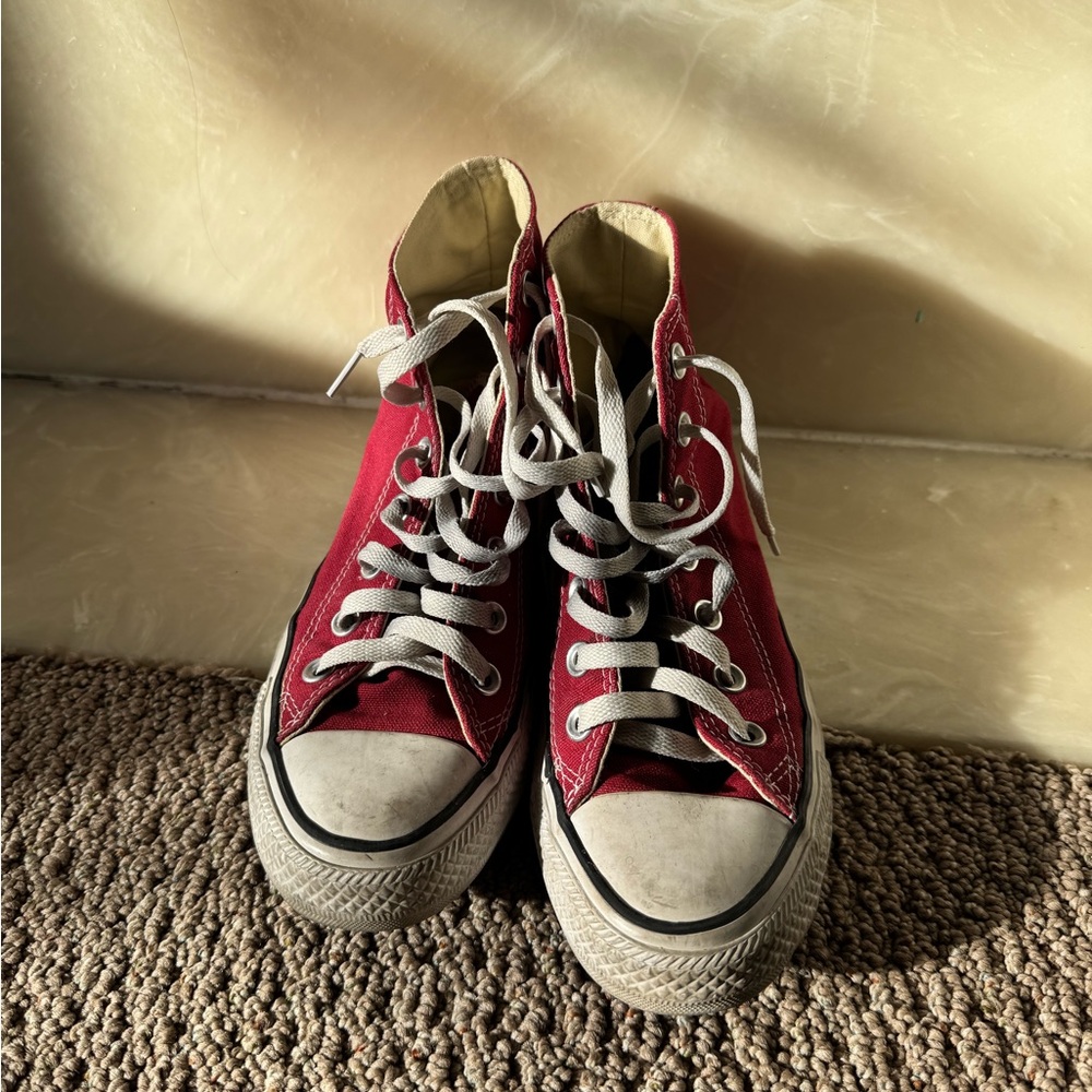 Red High-Top converse - Picture 2 of 4